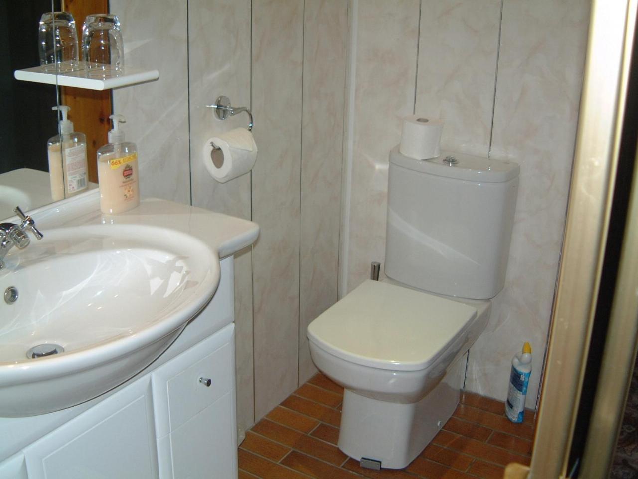 Manor House B And B Larne Esterno foto